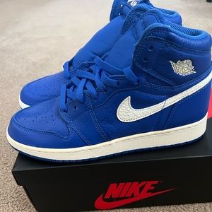 New in box Air Jordan 1 Retro High OG GS Boys size 7 Hyper Royal/Sail